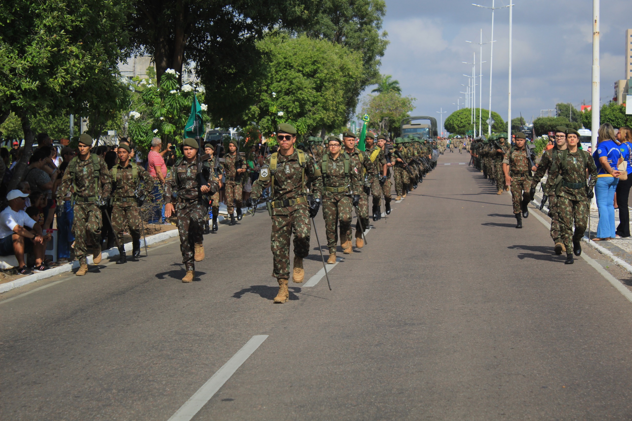 Desfile Cívico-Militar comemorativo ao Dia da Independência do Brasil na Avenida Apolônio Sales em Paulo Afonso.